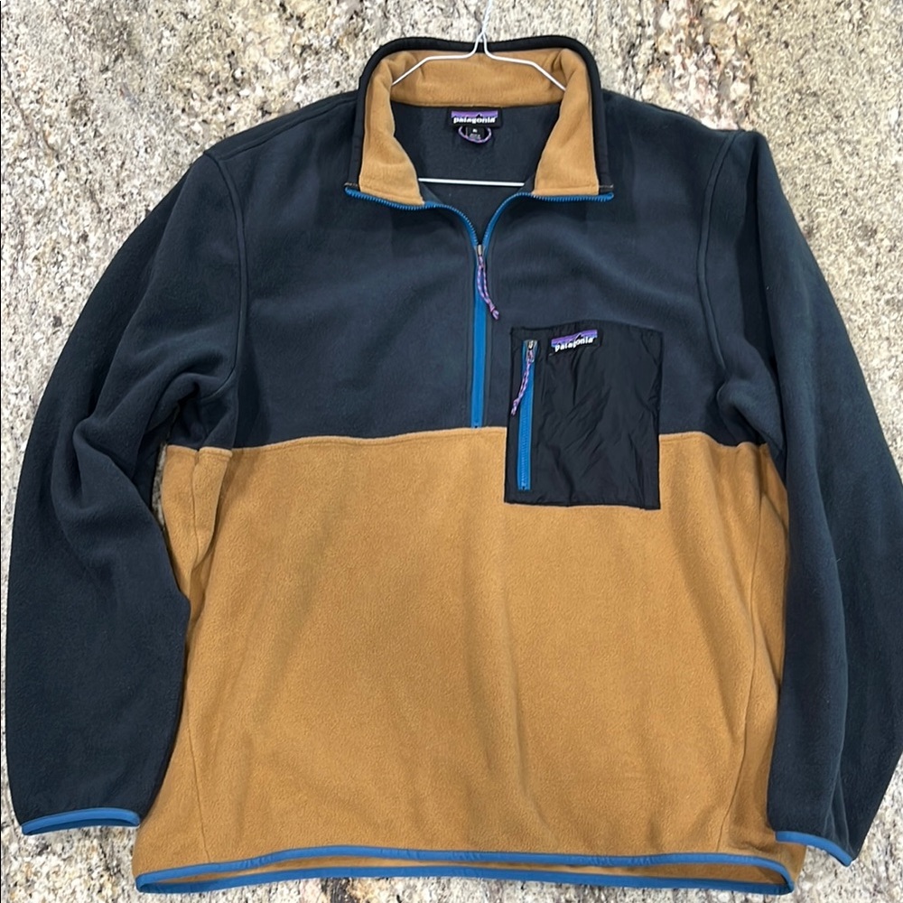 Patagonia Black and Tan Fleece Pullover
